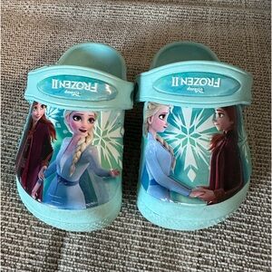 Frozen Crocs Size 7 Used FROZEN